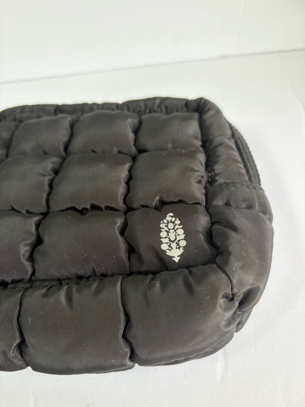 NWOT Free People FP Movement Quilted Mini Case - Picture 6 of 13